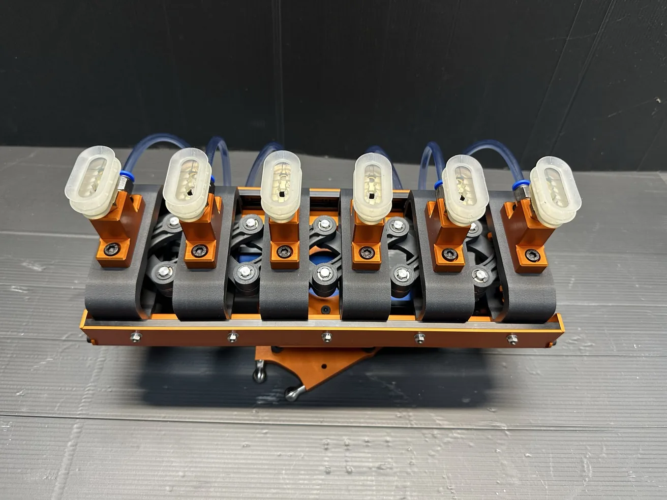 Detail of the Moving Centres EOAT coaxial gripper mechanism